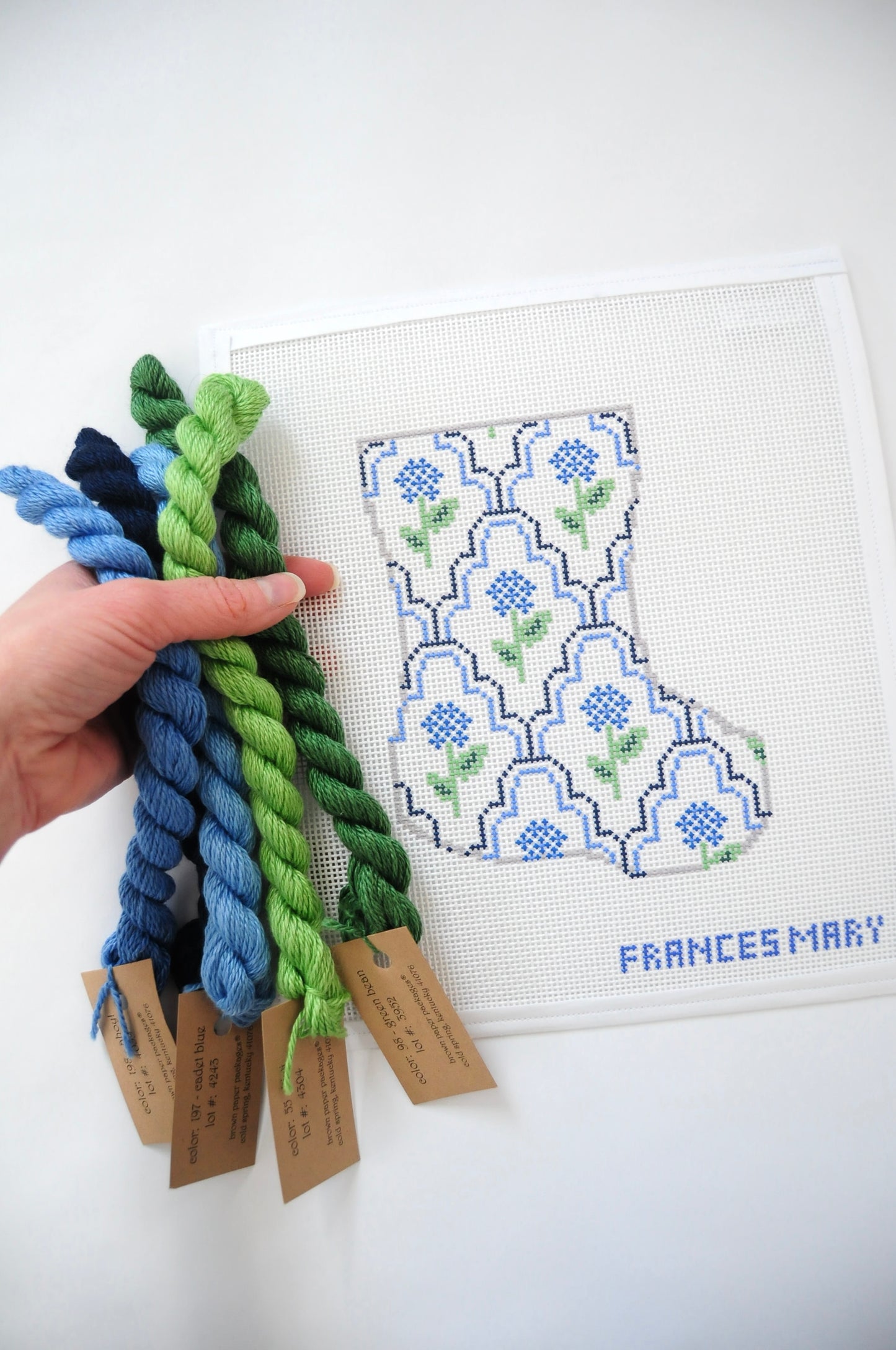 SCALLOP HYDRANGEA MINI STOCKING