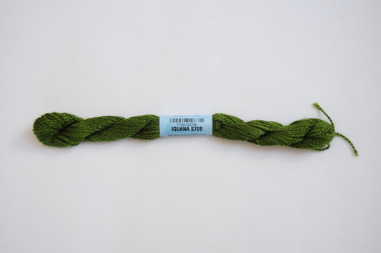 Essentials Skein - Iguana 709