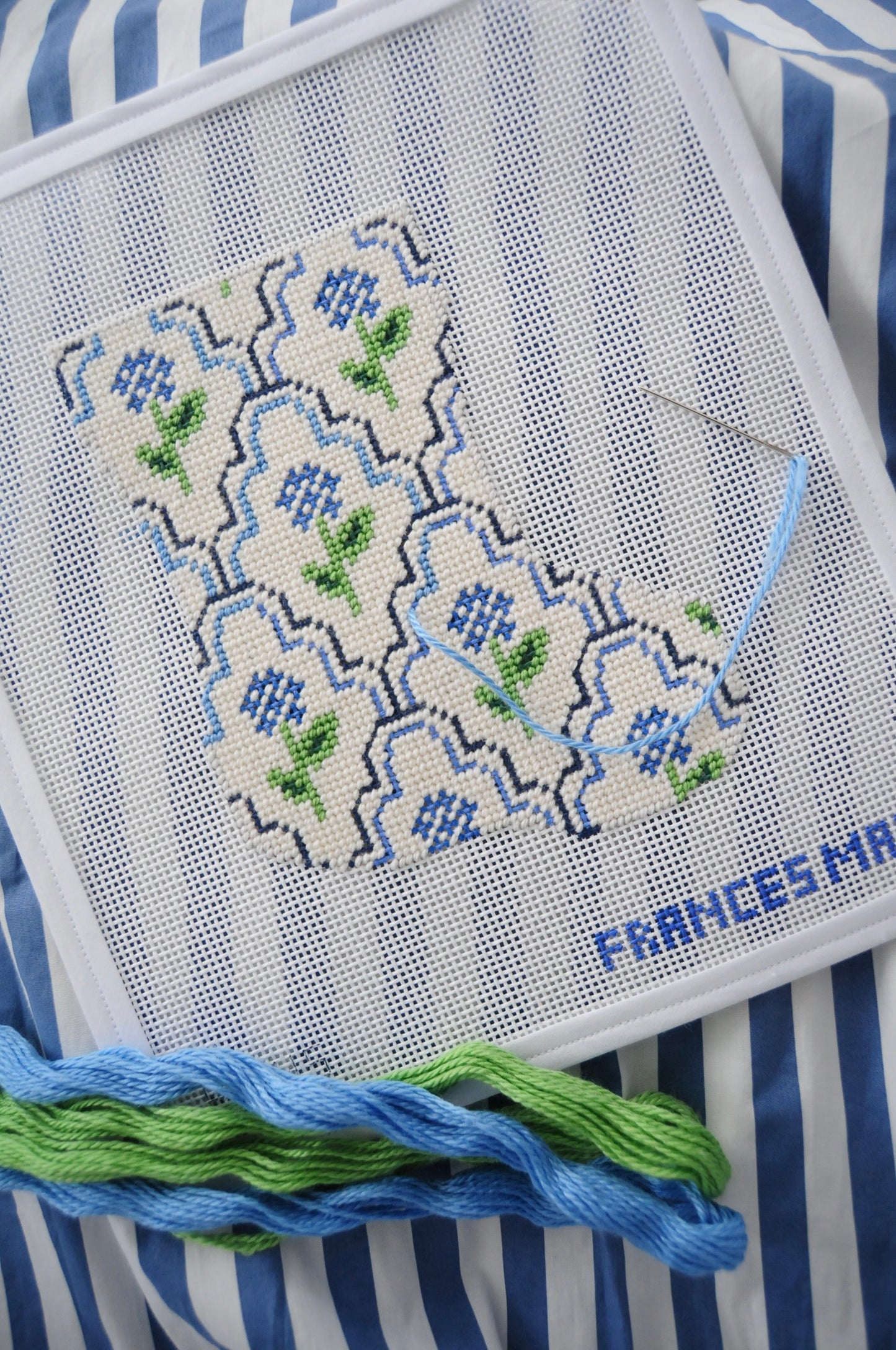 SCALLOP HYDRANGEA MINI STOCKING